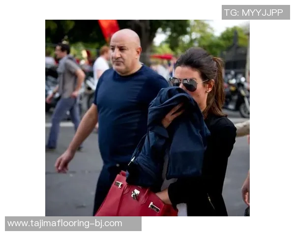 英格兰与俄罗斯球迷激烈冲突现场直击引发国际关注